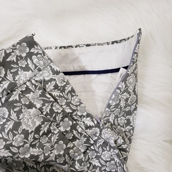 J. Crew factory stretch floral print shorts gray chino shorts woman's size 6 - Picture 9 of 9